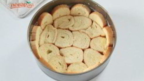 яблочная шарлотка с хлебом