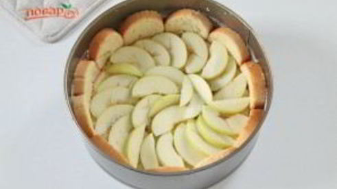 яблочная шарлотка с хлебом