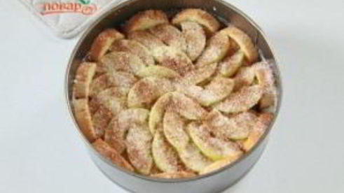 яблочная шарлотка с хлебом