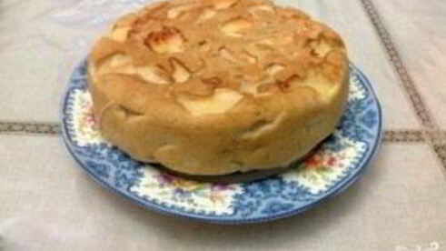 яблочная шарлотка в мультиварке