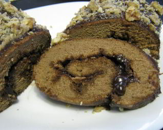 Шоколадно-ореховый рулет