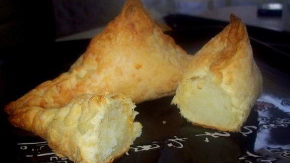 Рецепт Слоено-дрожжевые конвертики с картофелем и сыром