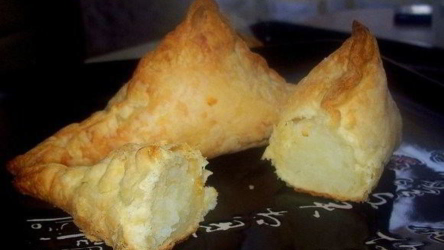 Рецепт слоено-дрожжевые конвертики с картофелем и сыром