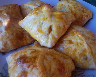 Слоеные конвертики с персиком