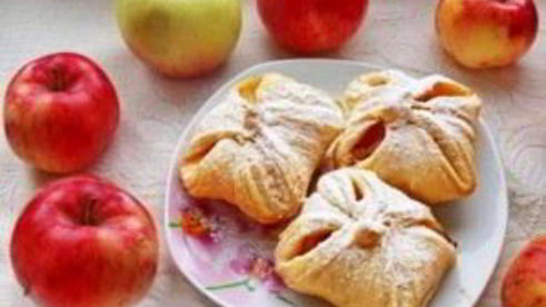 слоеные конвертики с яблоками