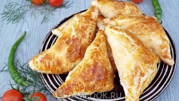 Рецепт Слойки из бездрожжевого слоеного теста с ветчиной