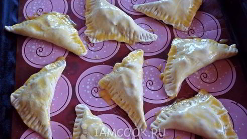 слойки из бездрожжевого слоеного теста с ветчиной