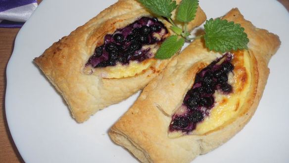 Рецепт Слойки с черникой и творогом