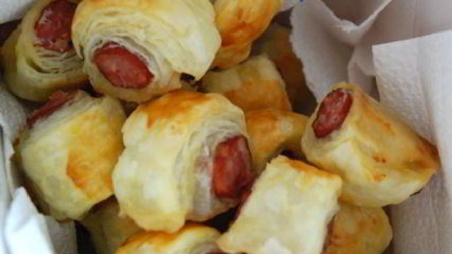 Рецепт слойки с колбасой