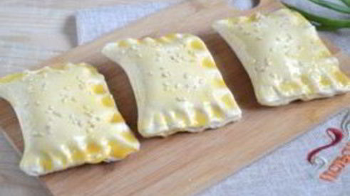 слойки с сыром из готового слоеного теста