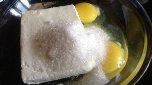 слойки с творогом и клубникой