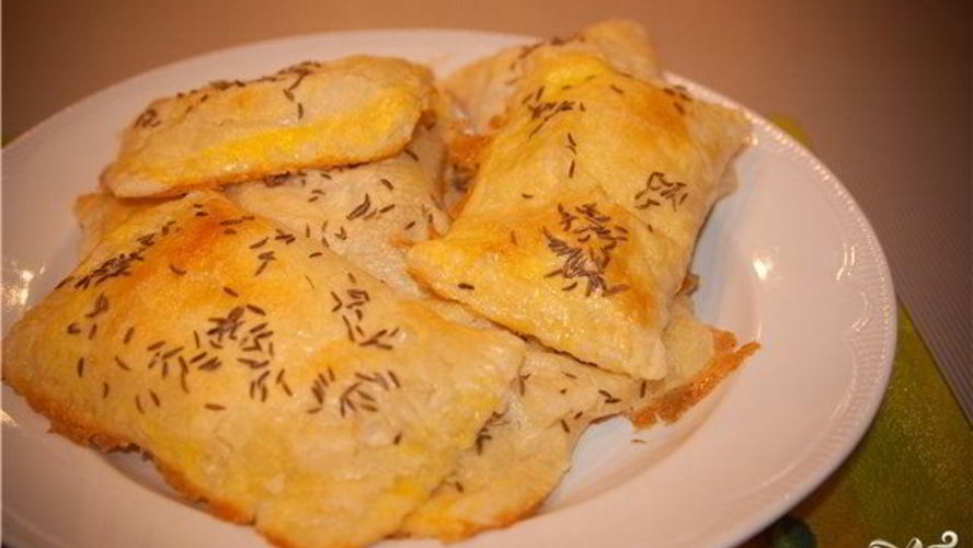 Рецепт слойки с ветчиной и сыром