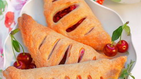 слойки с вишней