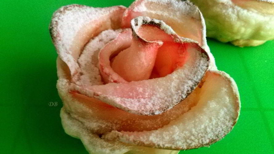 Рецепт слойки с яблоками из слоеного бездрожжевого теста