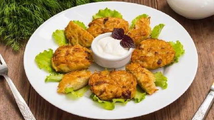 Рецепт картофельные сырники со сметаной