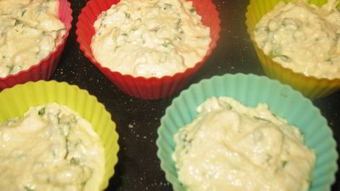 соленые сырники с зеленью, запеченные в духовке