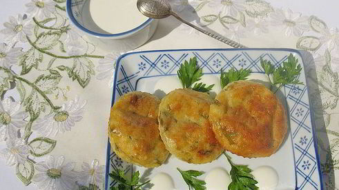 соленые сырники с зеленью, запеченные в духовке
