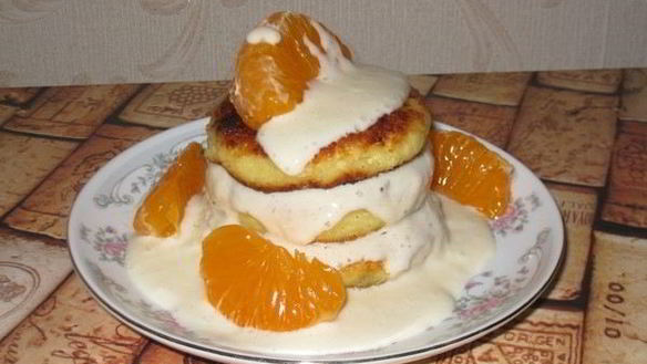 Рецепт Сырники с изюмом и курагой