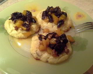 Сырники с тыквенным соусом