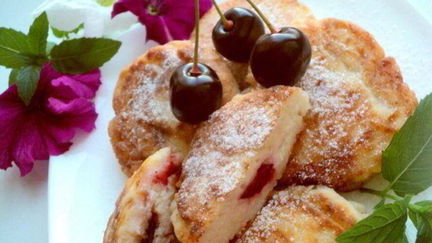 Рецепт сырники с вишней и шоколадом