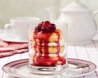 Сырники с вишневым соусом