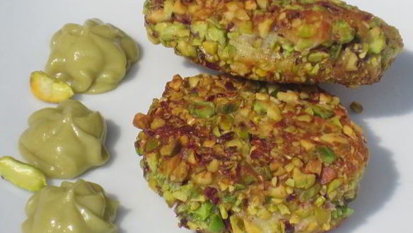 Рецепт Сырники в ореховой панировке с фисташковым кремом