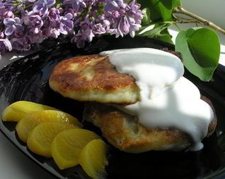 Воскресные сырники с персиками