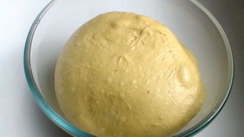 сырная косичка из дрожжевого теста