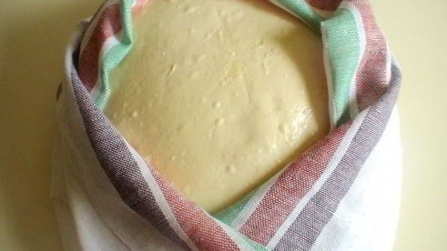 сырная косичка из дрожжевого теста