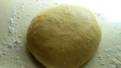 сырная косичка из дрожжевого теста