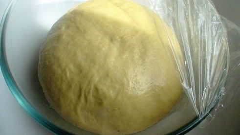 сырная косичка из дрожжевого теста