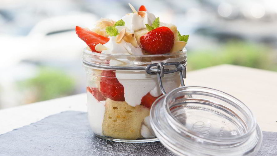 Рецепт апельсиновый бисквит с клубникой