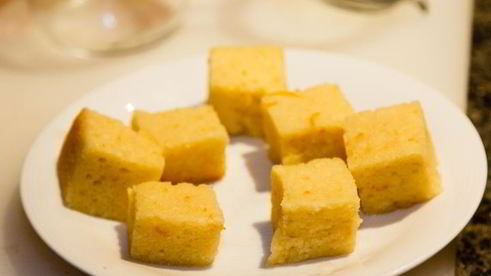 апельсиновый бисквит с клубникой