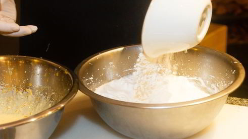 апельсиновый бисквит с клубникой