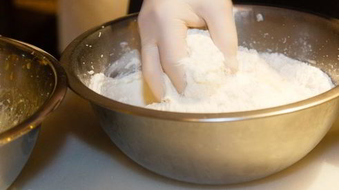 апельсиновый бисквит с клубникой