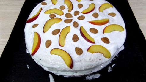 бисквитный торт персиковый со сливочным кремом