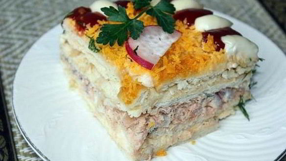 Рецепт Простой рыбный торт с крекерами