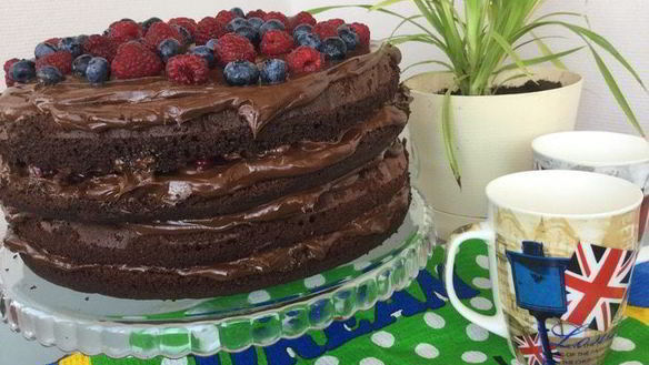 Рецепт Шоколадный торт с малиной и голубикой