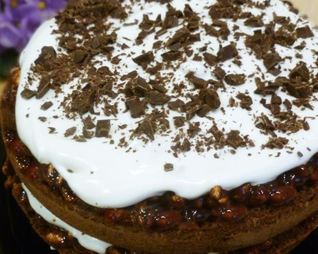 Шоколадный торт с медовой нугой