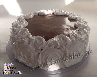 Шоколадный торт с винным желе