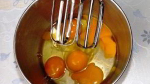 торт бисквитный с фруктами