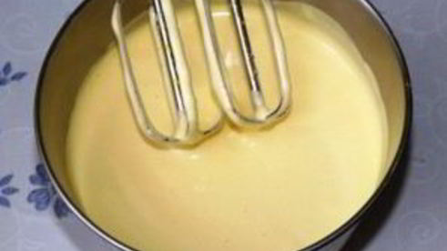 торт бисквитный с фруктами