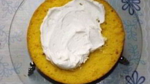 торт бисквитный с фруктами