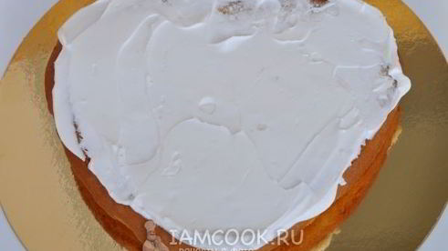 торт бисквитный с клюквой и яблоком клубничка