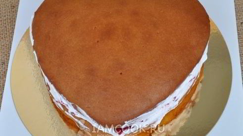 торт бисквитный с клюквой и яблоком клубничка