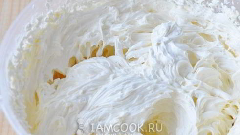 торт бисквитный с клюквой и яблоком клубничка