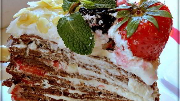 Рецепт Торт из панкейков с клубникой