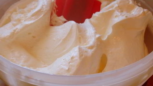 торт из панкейков с клубникой