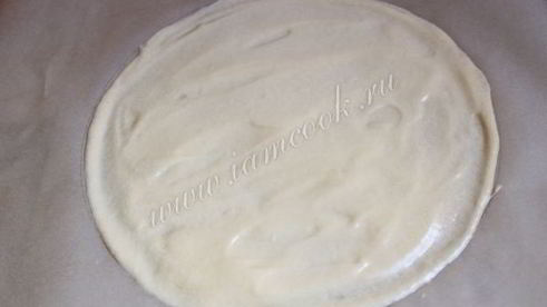 торт со сливочным кремом и яблоками