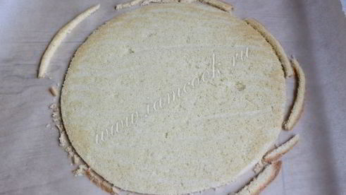 торт со сливочным кремом и яблоками